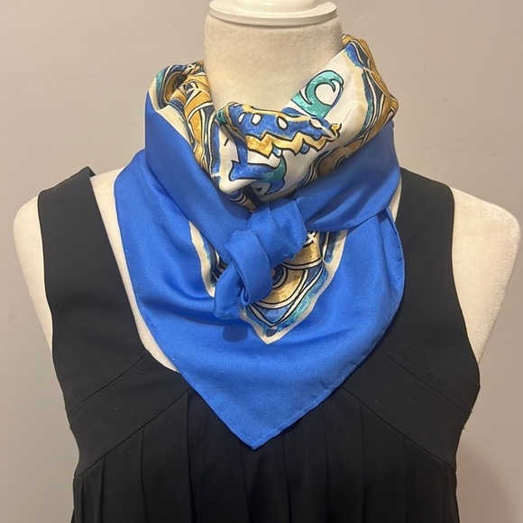 J.McLaughlin limited-edition silk scarf of Palm Beach fountain - Picture 3 of 9